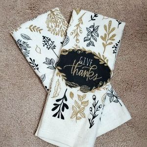 Holiday Towels